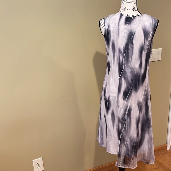 Komarov white to grey to black striped crinkle tiered midi stress Large - Picture 5 of 6